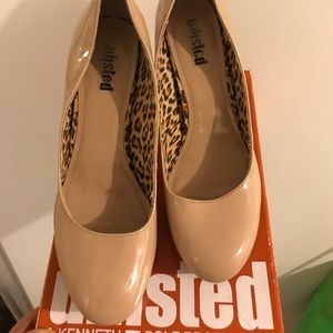 Nude color unlisted high heels shoes